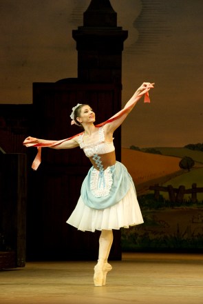 Alina Cojocaru - Fille - Photograph Tristram Kenton, courtesy of ROH Alina Cojocaru - Fille - Photograph Tristram Kenton, courtesy of ROH