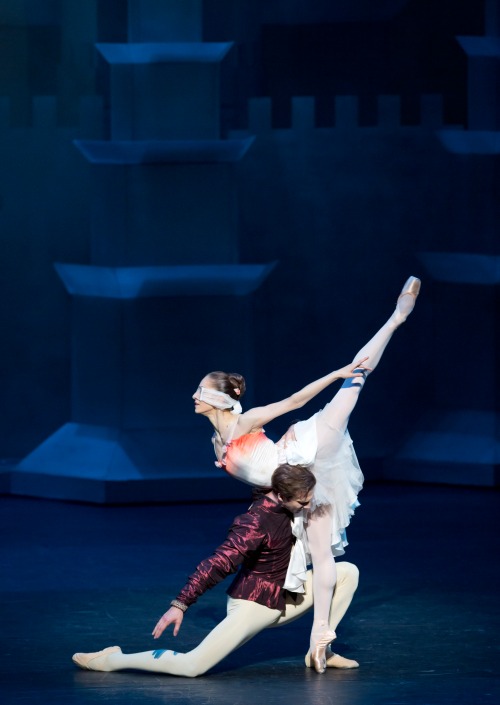 Marianela Nuñez and Nehemiah Kish in The Prince of the Pagodas - Photo Johan Persson - Courtesy of ROH