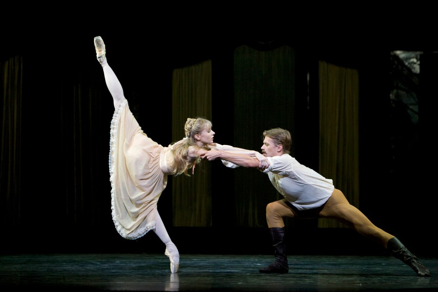 Melissa Hamilton et Rupert Pennefather dans Mayerling - Photos Bill Cooper, courtesy of ROH