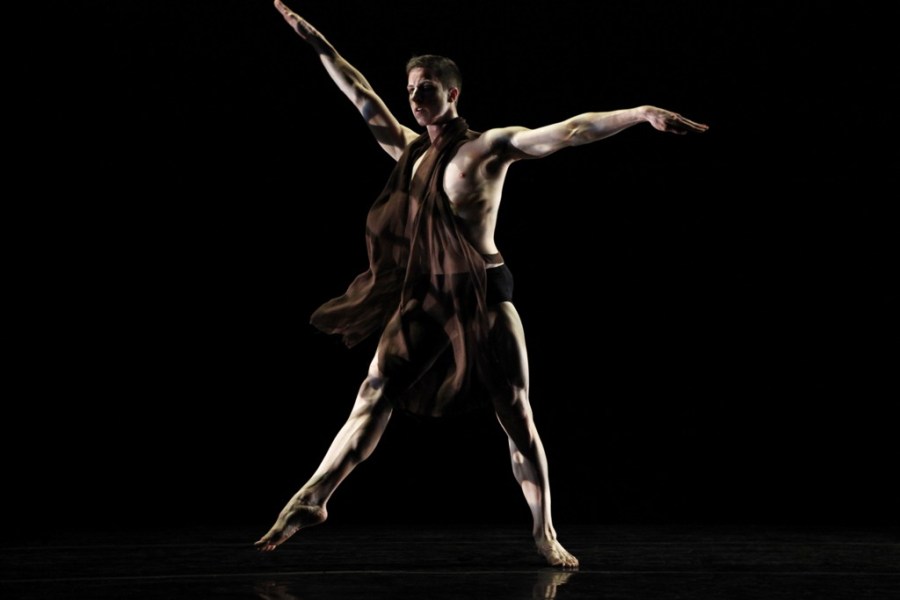 "Like Lazarus Did (LLD 4/30)" - Photo : Juliieta Cervantes - Courtesy of Stephen Petronio Company