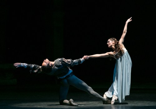 Roméo et Juliette, Seregi. Ballet national hongrois. Aleszja Popova et Levente Bajari. Photographie : Szilvia Csibi. Courtesy of magyar Nemzeti Balett