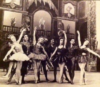 Le Palais de Cristal; 1947. Madeleine Lafon et Max Bozzoni (perles), Lycette Darsonval et Alexandre Kalioujny (Rubis), Tamara Toumanova et Roger Ritz (Diamant noir), Michel Renault et Micheline Bardin (Emeraudes).