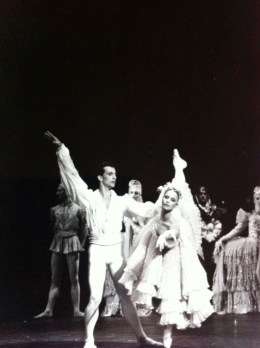 Laurent Hilaire (le prince) et Delphine Moussin (une princesse). Lace des Cygnes de Bourmeister (acte 1)