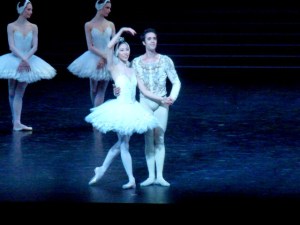 Le Lac des Cygnes. Représentation du 30 mars. Sae Eun Park et Mathias Heymann.