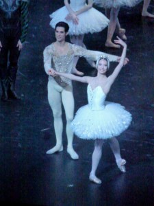 Le Lac des Cygnes (08/04). Hannah O'Neil et Yannick Bittencourt