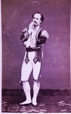 Hippolyte Mazilier, carte visite dédicacée de 1867. Le danseur aurait-il reconnu le ballet de son tonton dans la version Pierre Lacotte?