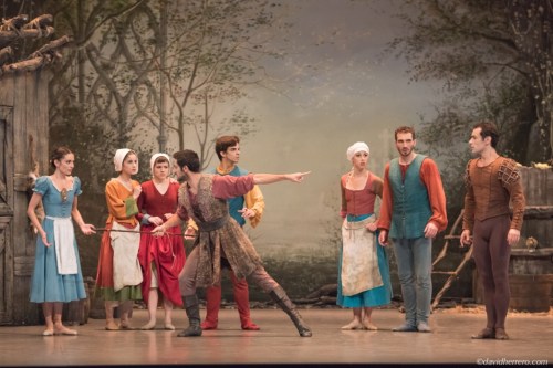 Hilario : Demian Vargas (here with Juliette Thélin and Davit Galstyan. Crédit David Hererro