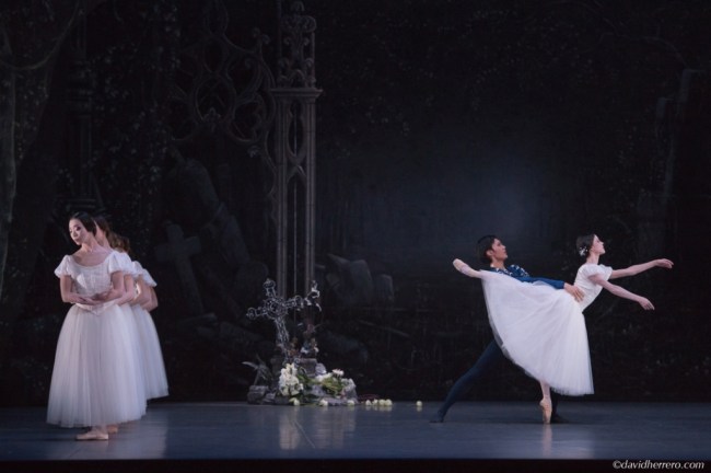 Giselle, acte 2 Maria Gutierrez (Giselle) et Takafumi Watanabe (Albrecht) crédit David Herrero