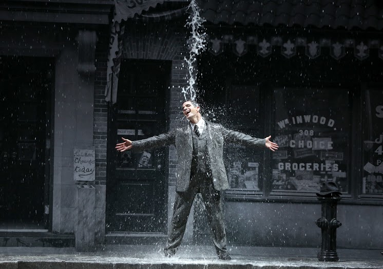 SINGIN’IN THE RAIN, Dan Burton (Don Lockwood). Photo by Patrick Berger.