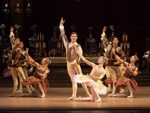 Nina Poláková (Raymonda), Jakob Feyferlik (Jean de Brienne) - © Wiener Staatsoper GmbH / Ashley Taylor