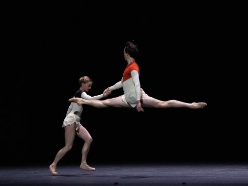Anna Rose O'Sullivan et William Bracewell (Dispatch Duet). Photo Andrej Uspenski, courtesy of ROH