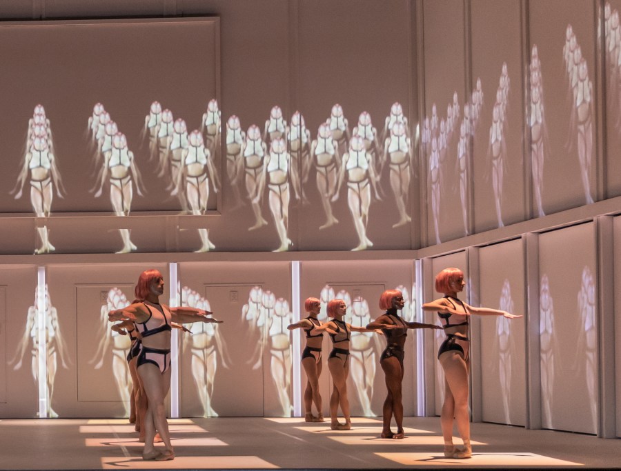 Des Coppélia sur scène et sur écran. Photo Andy Ross, courtesy of SB