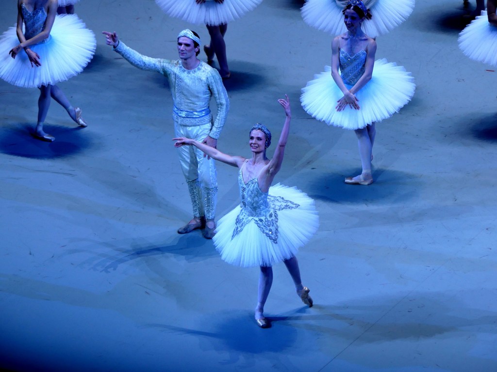 Paul Marque and Léonore Baulac (Solor and Nikiya).